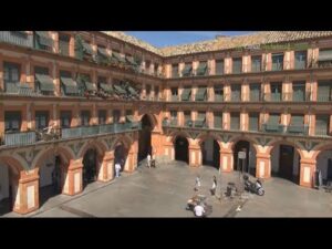 Descubre la emblemática Plaza del Cristo de los Faroles en Córdoba