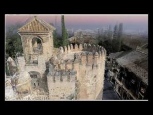 Descubre la impresionante Puerta del Alcázar de los Reyes Cristianos en Córdoba